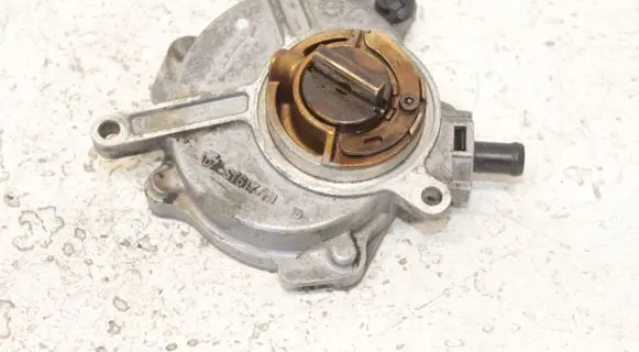 Audi A6 S6 C6 4F Vacuum pump 06D145100G