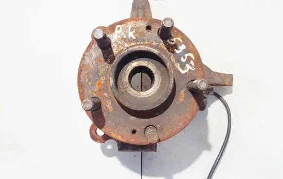Hyundai Trajet Front wheel hub