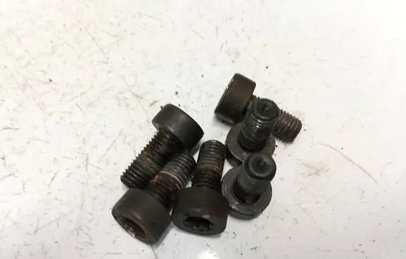 Volvo V50 Nuts/bolts 