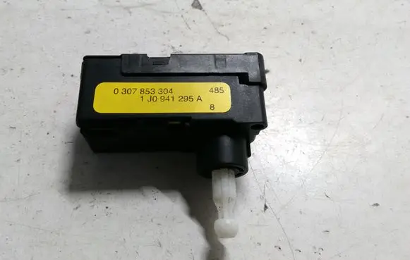 Volkswagen Golf IV Headlight level adjustment motor 1J0941295A 0307853304