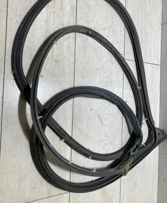 Toyota Hilux (AN10, AN20, AN30) Front door rubber seal