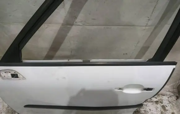 Citroen C4 I Picasso Front door glass trim molding 
