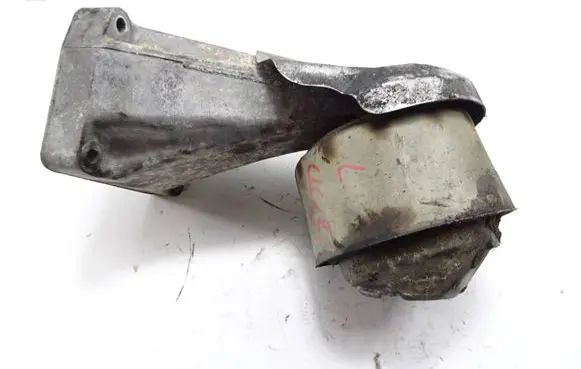 Mercedes-Benz CLC CL203 Engine mounting bracket A6112230804