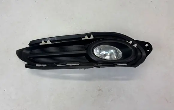 Honda HR-V Front fog light trim/grill 71106-T7J-H000 K3269
