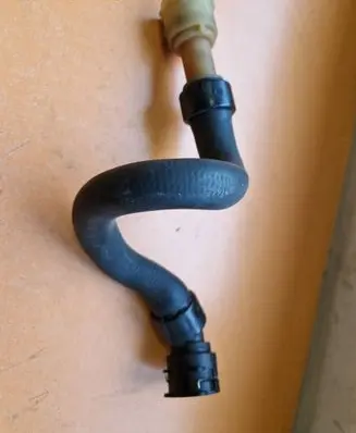 Opel Zafira C Engine coolant pipe/hose 13388318 565563997