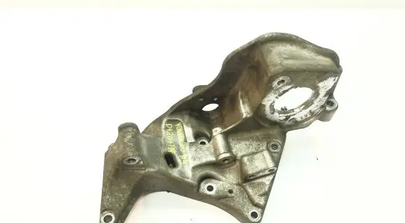 Volvo S90, V90 Fuel pump bracket 31401103