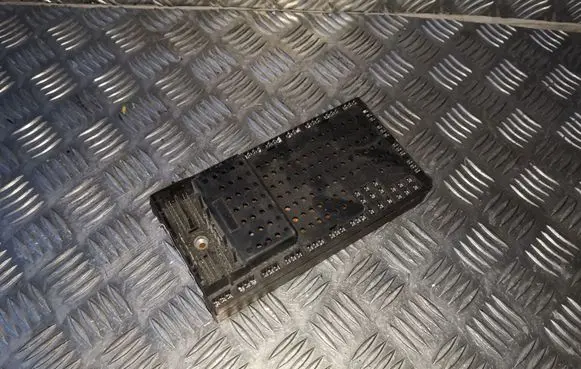 Volvo V70 Fuse module 30679527 08696098