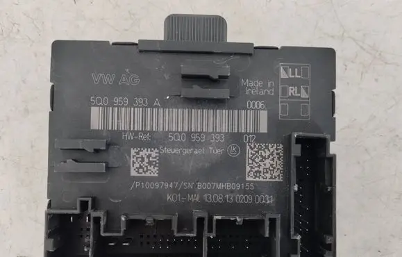 Volkswagen Golf VII Door control unit/module 5Q0959393