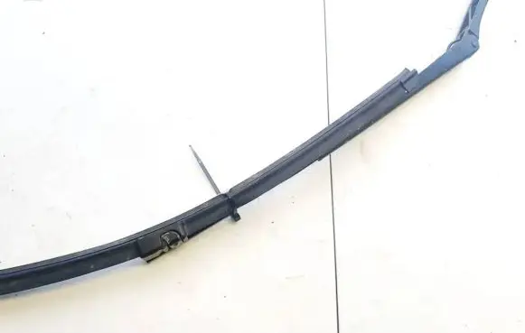 Skoda Octavia Mk2 (1Z) Front wiper blade arm 1z1955409