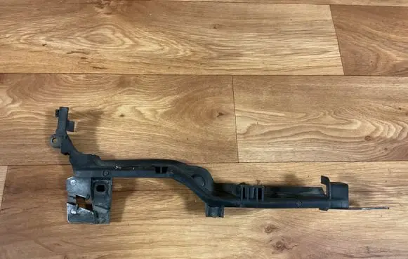 Ford Mondeo MK IV Fender mounting bracket 7S71A02476AE