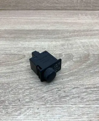 Nissan Terrano Headlight level height control switch 251900F000 00696900