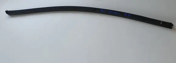 KIA Stonic Rubber seal front door window/glass 