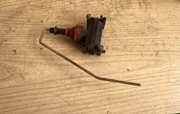 Mercedes-Benz 190 W201 Central locking vacuum pump 