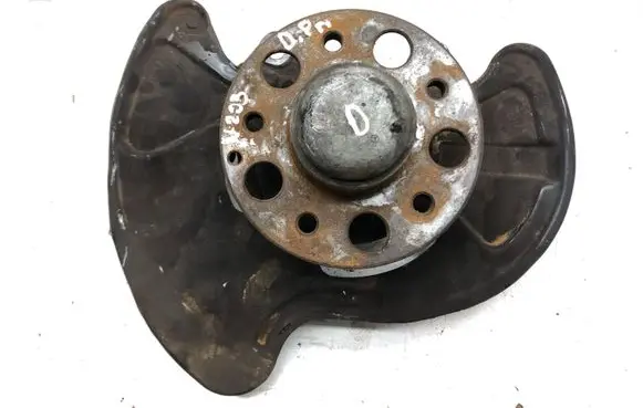 Mercedes-Benz C W203 Front wheel hub spindle knuckle 20901