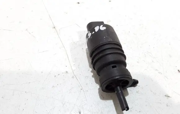 Mercedes-Benz CLS C219 Windscreen/windshield washer pump