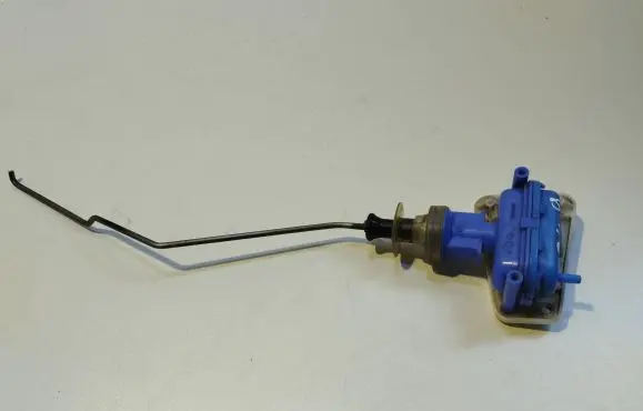 Audi 80 90 S2 B4 Central locking vacuum pump 893862123