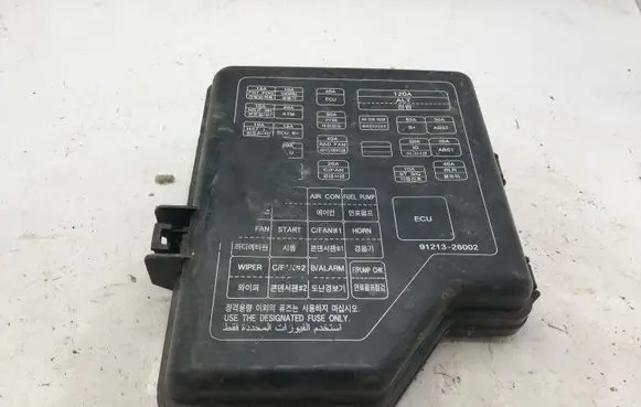 Hyundai Santa Fe Fuse box cover NOCODE