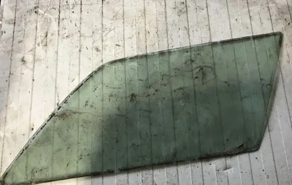 Mercedes-Benz E W124 Rear side window