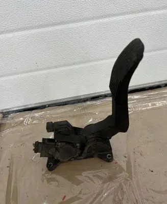 Mercedes-Benz Vito Viano W638 Accelerator throttle pedal A9013000404 F359