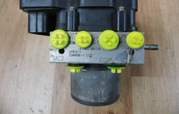 Renault Master III ABS Pump 476603851R