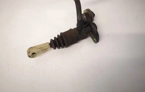 Volkswagen PASSAT B5.5 Clutch master cylinder 8E1721401