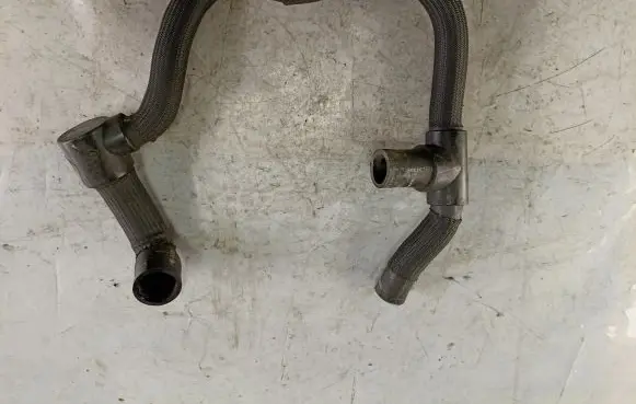 Suzuki Grand Vitara I Engine coolant pipe/hose