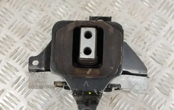 KIA Sportage Engine mount bracket
