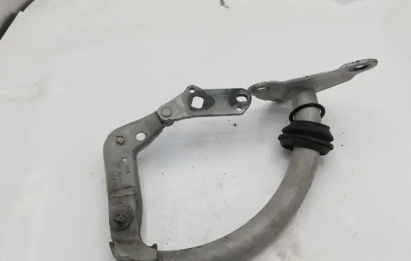 BMW 7 E65 E66 Tailgate/trunk/boot hinge 8240339