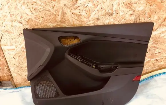 Ford Focus ST Front door card panel trim FMF12W40152580428