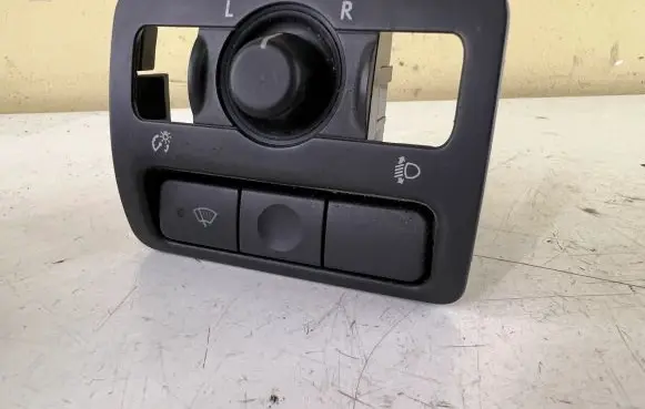 Wing mirror switch