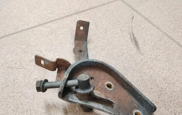 Nissan Almera N16 Generator/alternator belt tensioner