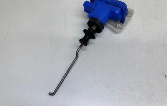 Audi 80 90 S2 B4 Central locking vacuum pump 893862153C