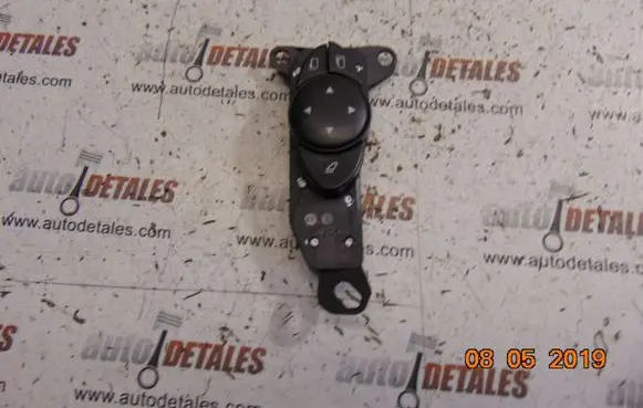 Mercedes-Benz E W211 Wing mirror switch A2118215879