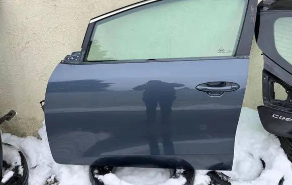 KIA Ceed Front door