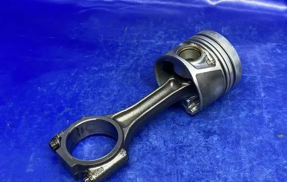Volkswagen PASSAT CC Piston with connecting rod 84R2 7901G 038J
