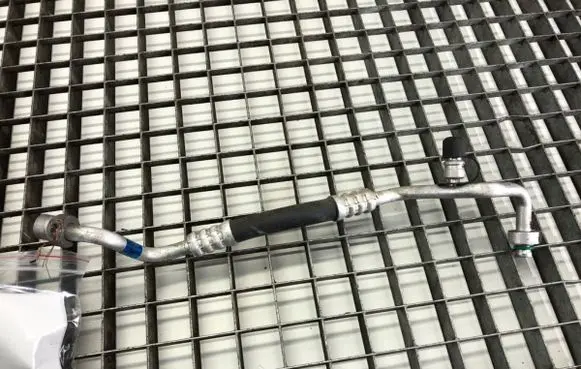 Hyundai Kona I Air conditioning (A/C) pipe/hose