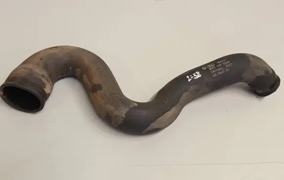 Volkswagen PASSAT B5 Intercooler hose/pipe 8D0145828A