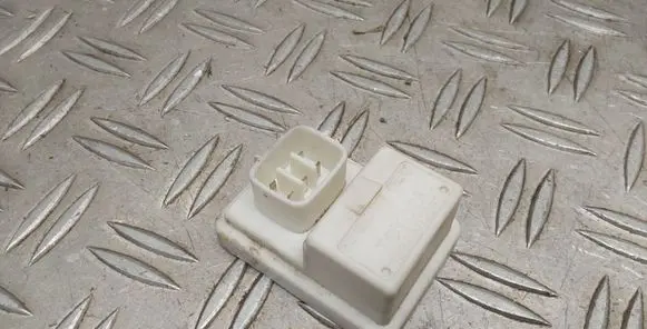 Toyota RAV 4 (XA40) Light washer relay 8594202060