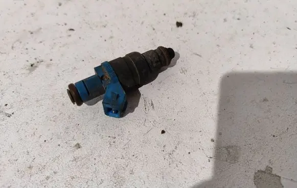 Audi A4 S4 B5 8D Fuel injector 06B133551