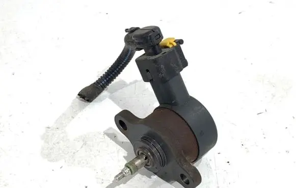 Suzuki Swift I Fuel pressure regulator 0281002584