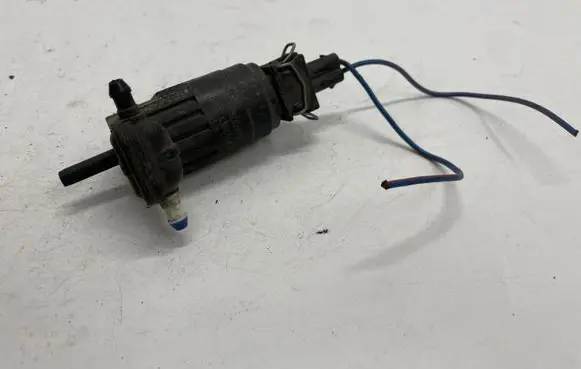 Opel Astra J Windscreen/windshield washer pump 55702893