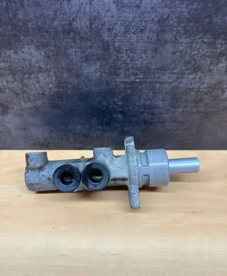 Volkswagen Golf IV Master brake cylinder 21027099