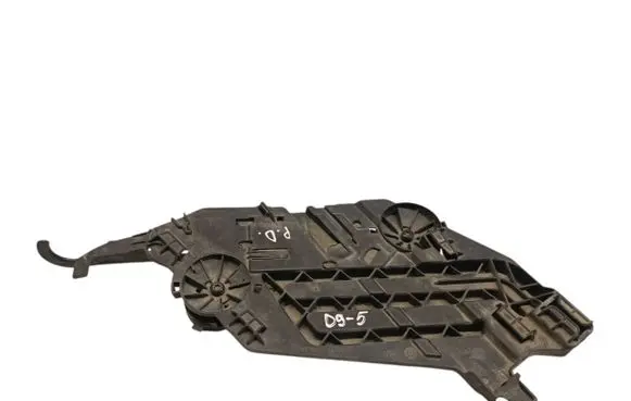 Skoda Octavia Mk2 (1Z) Headlight/headlamp mounting bracket 17035202