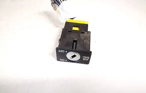 Passenger airbag on/off switch