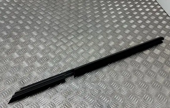 BMW 5 G30 G31 G38 Rear door glass trim molding 7336983