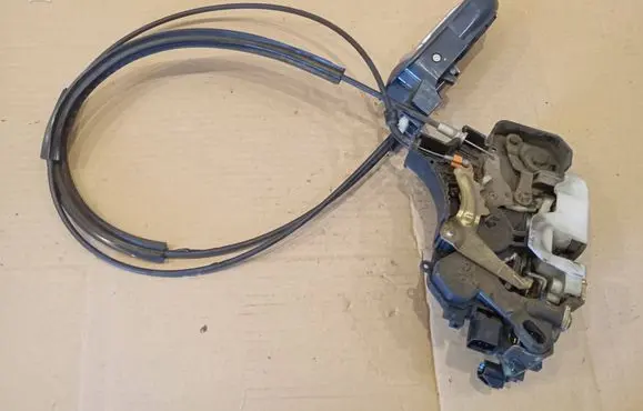 Mitsubishi Colt Front door lock