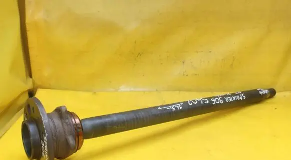 Rear wheel hub