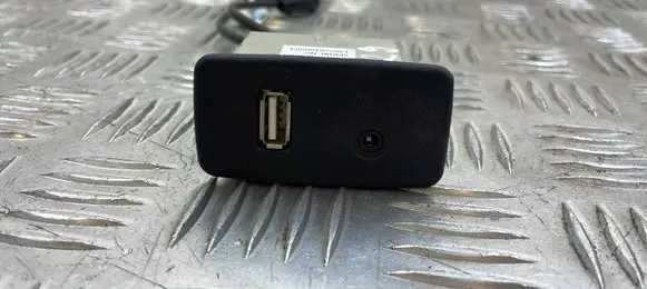 Subaru Forester SJ USB socket connector 86257AJ220