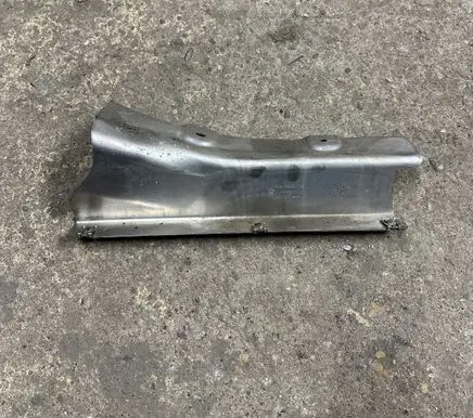BMW 5 F10 F11 Heat shield in engine bay 7185204