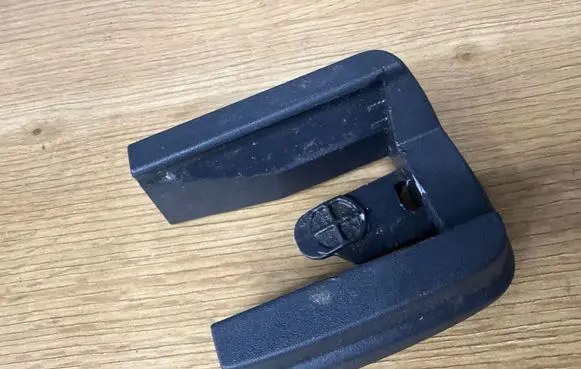 Volvo XC90 Front passenger seat rail trim 30662557